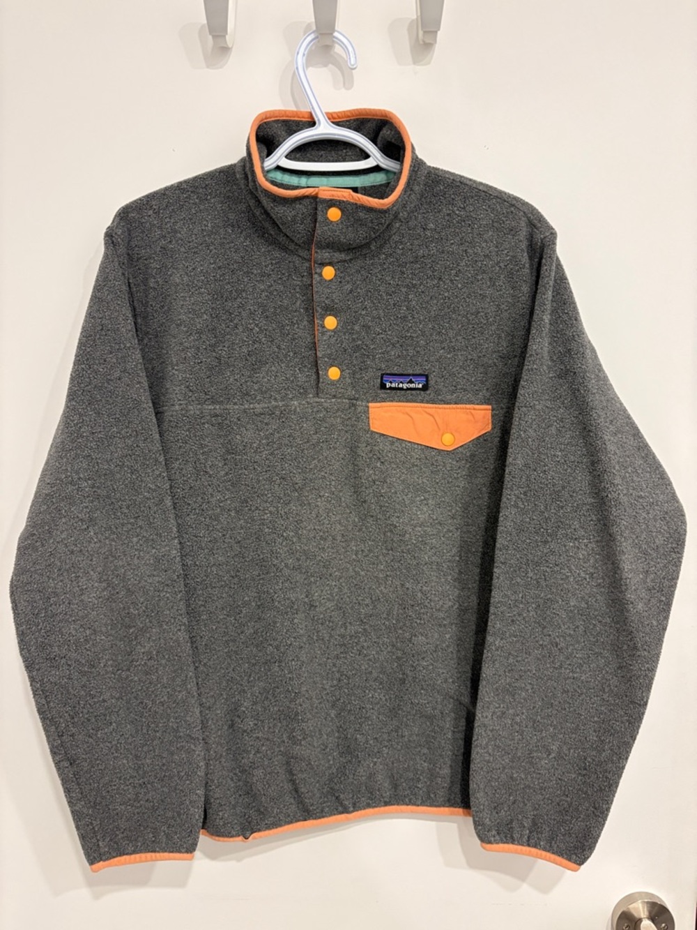 Patagonia Medium Women's Lightweight Synchilla Fleece Pullover in Light Grey